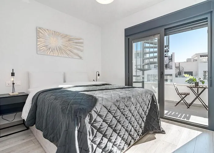 Апартаменти Eg5.4a - Luxury Penthouse With Private Sun Terrace Естепона